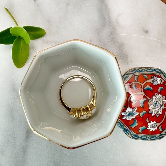 Vintage Small Porcelain Trinket Box Red, Blue and Grey Floral by ETUDE Takahashi - Picture 8 of 9